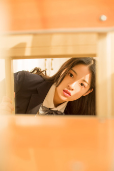 闺蜜老公把我压在怀里
